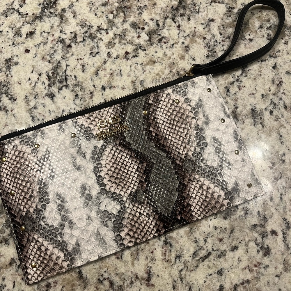 Jones wristlet